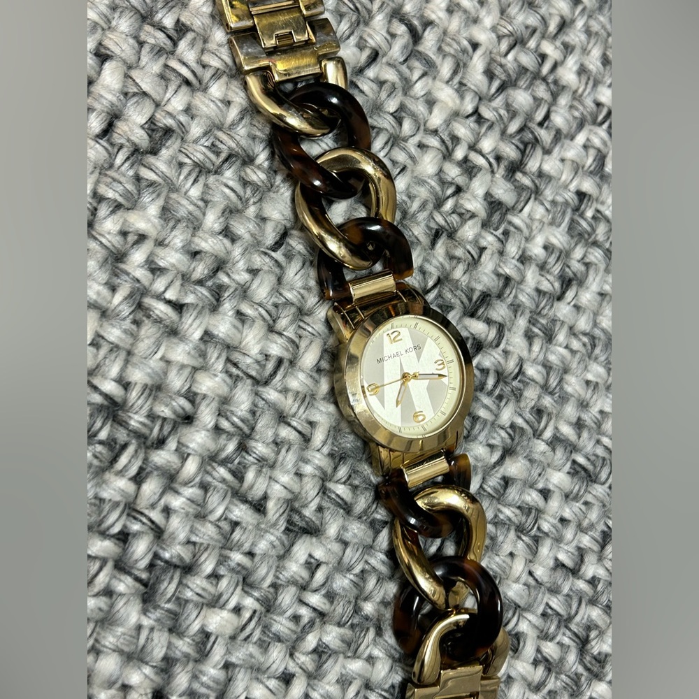 Women’s Michael Kors tortoise link chain watch. Definite statement piece!